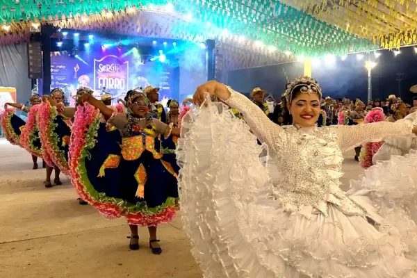 Apresentações de artistas locais agradam visitantes da Vila do Forró