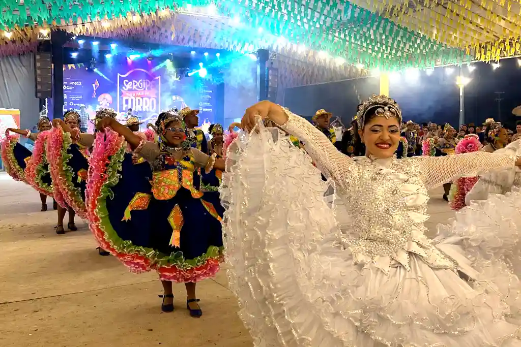 Apresentações de artistas locais agradam visitantes da Vila do Forró