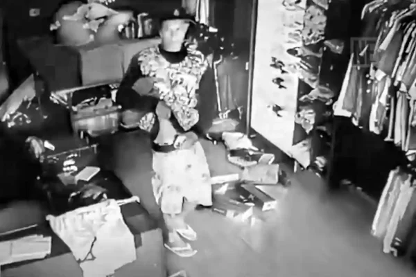 Assaltante atira nele mesmo e acaba preso