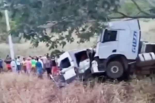 Grave acidente na BR-242 deixa 11 mortos na Chapada Diamantina