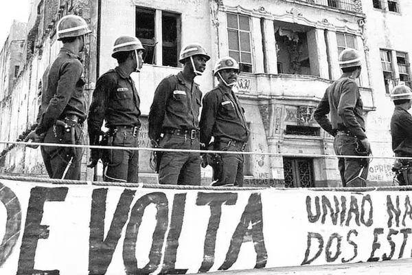 Grupo de militares durante a ditadura