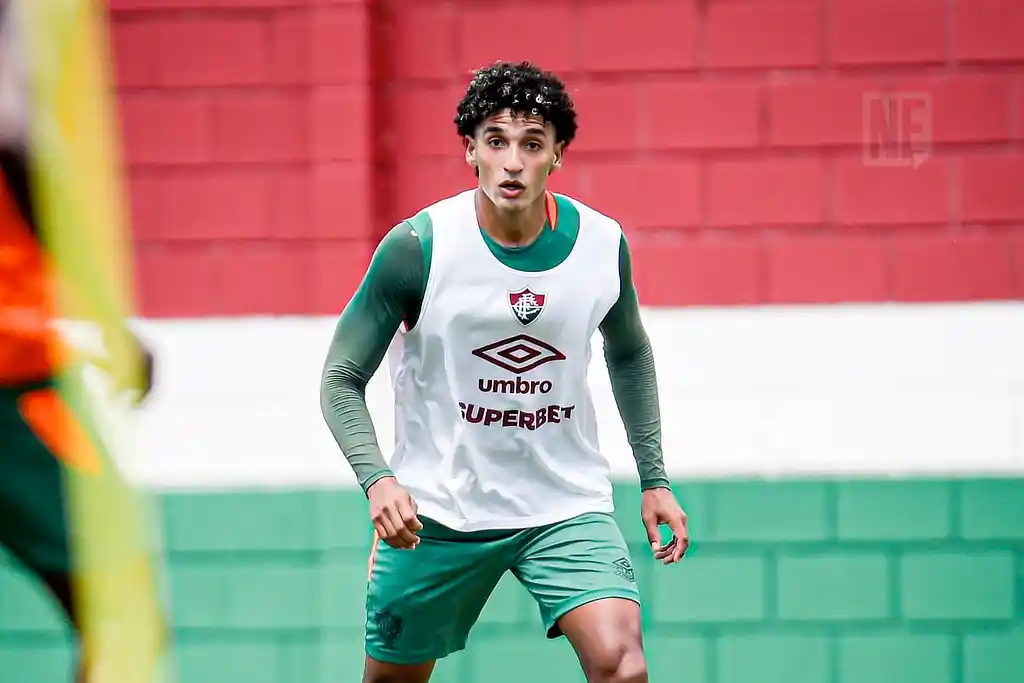 Lateral-esquerdo Gabriel Fuentes