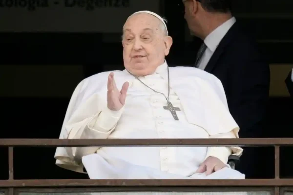 Papa Francisco faz sua primeira aparição pública em cinco semanas. Ele recebeu alta do Hospital Gemelli, em Roma, Itália 23/03/2025