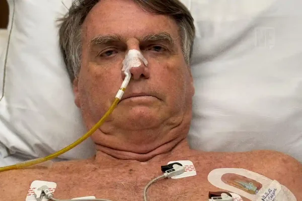 Bolsonaro internado no Hospital DF Star, em Brasília