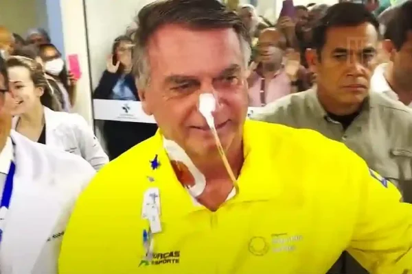 Bolsonaro é transferido de Natal para Brasília