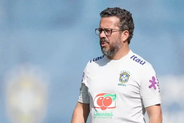 Santos acerta contratação de técnico