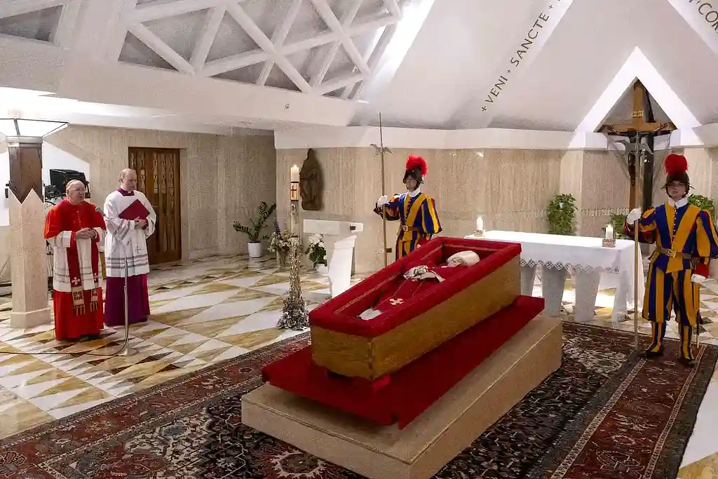 Corpo do papa Francisco na residência de Santa Marta 21/4/2025