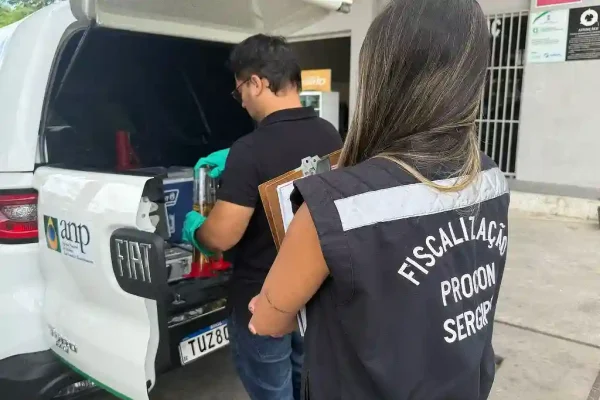 Procon e ANP fiscalizam postos na Grande Aracaju após denúncias