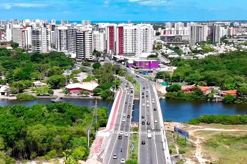 Vista aérea da avenida Beira-Mar em Aracaju