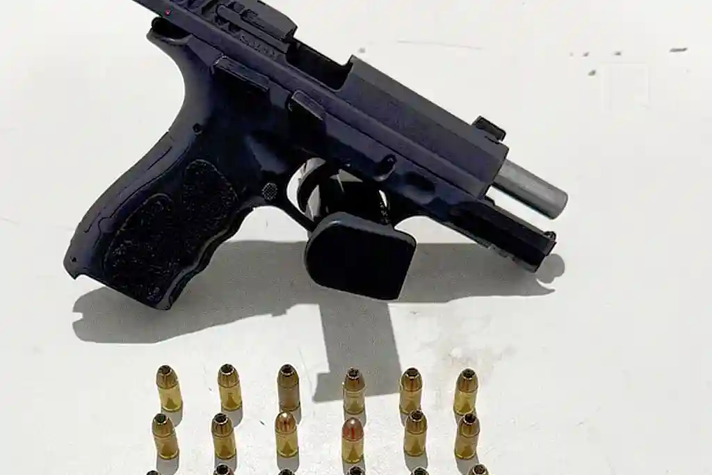 Pai e filho são presos por ameaçar comerciante com arma no Centro de Aracaju
