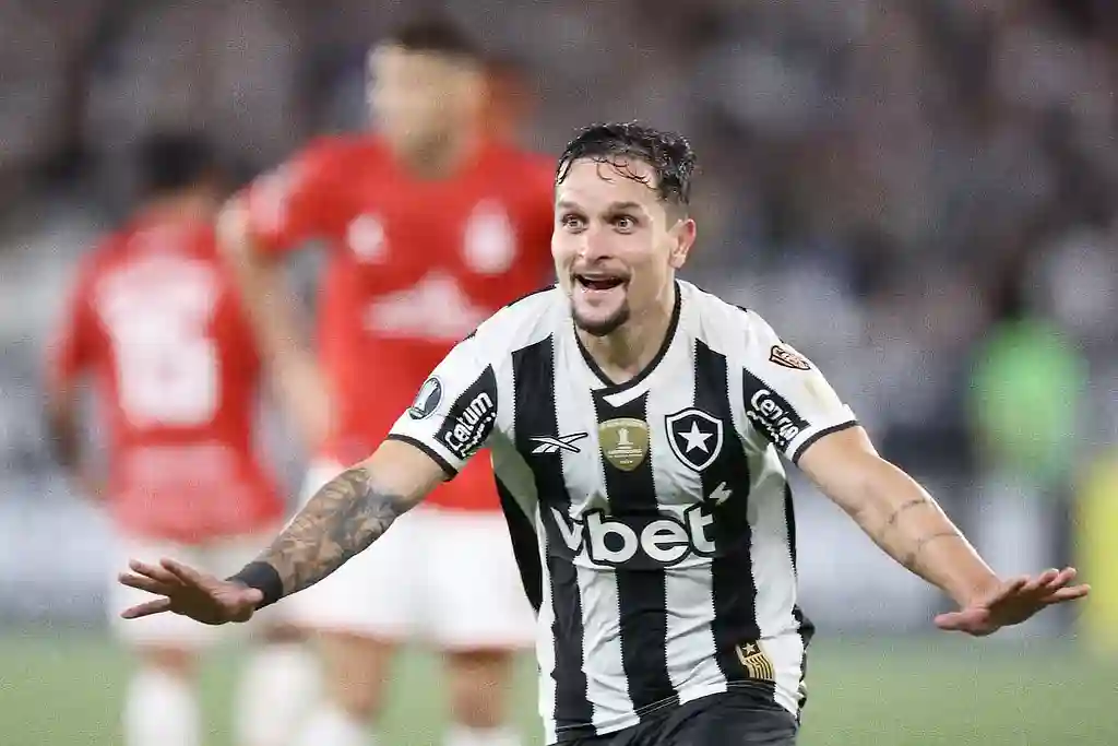 Com gol decisivo de Artur, Botafogo supera Estudiantes na Libertadores