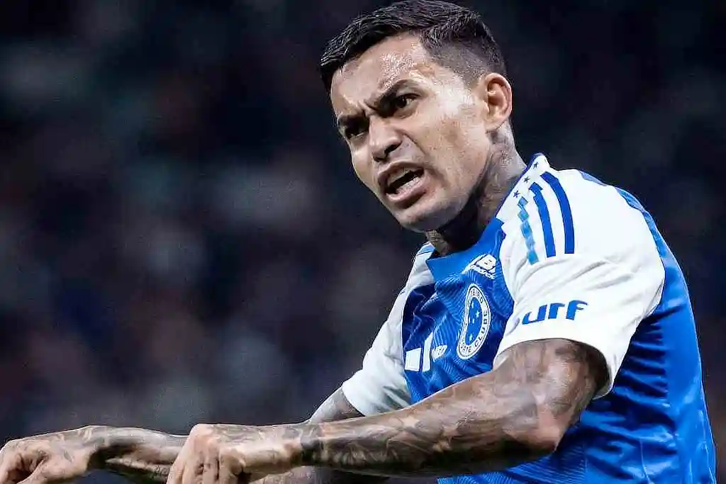 Dudu durante jogo com o Cruzeiro