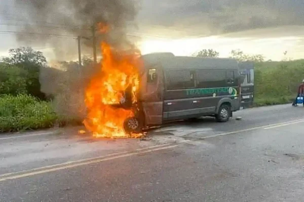 carro capota mai 25