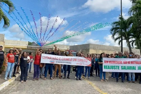 Servidores de Socorro vão às ruas contra proposta de reajuste salarial
