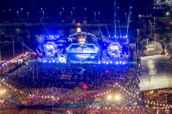 Palco do Arraiá do Povo, na Orla de Atalaia, em Aracaju