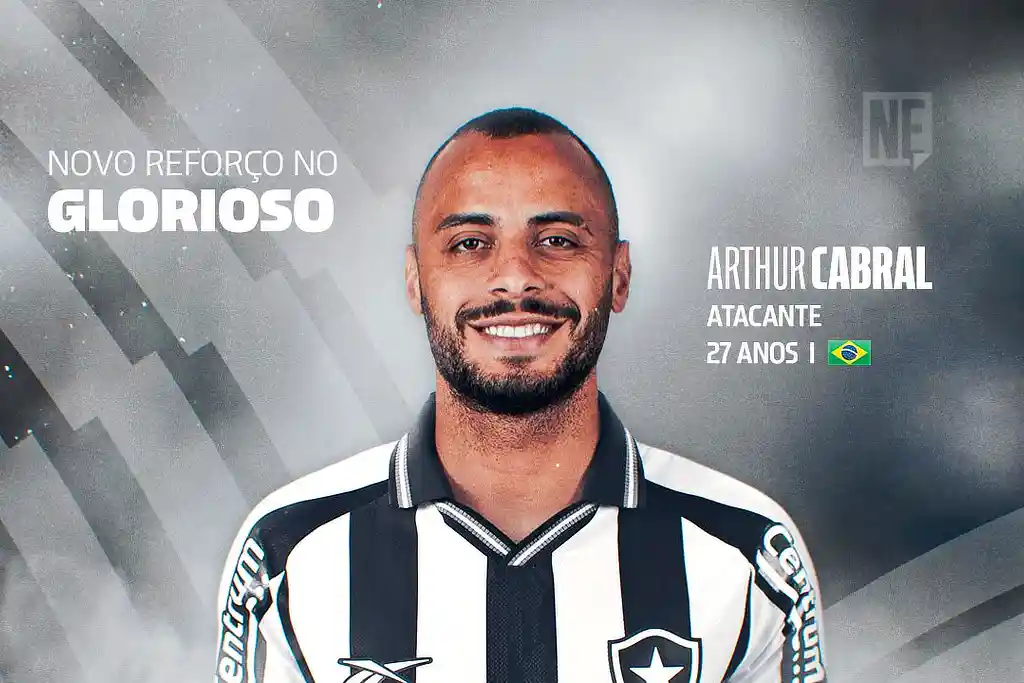 Centroavante de 27 anos, Arthur Cabral assinou contrato com o Glorioso até o final de 2028