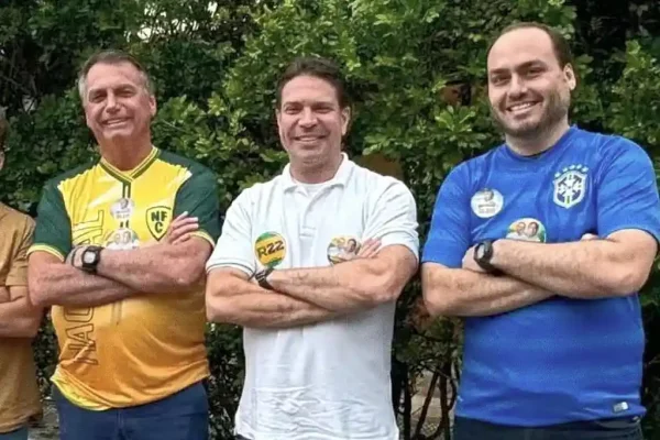 Bolsonaro, Ramagem e Carlos são indiciados pela PF