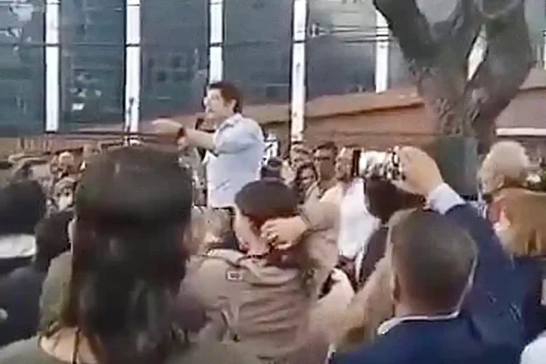 Candidato a presidente baleado passa por cirurgia