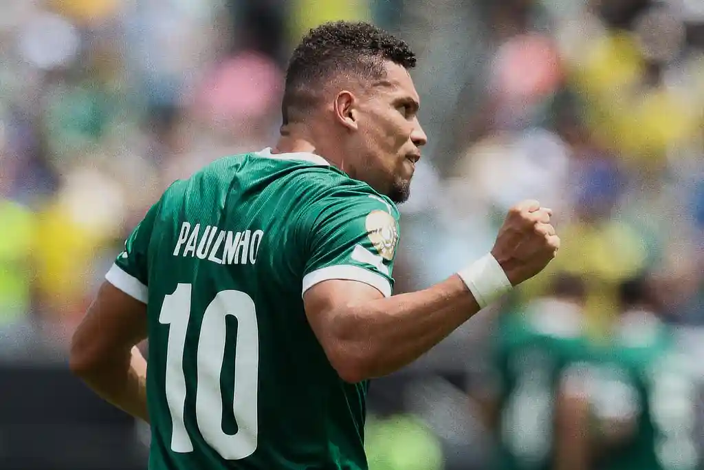 O jogador Paulinho, do Palmeiras, comemora seu gol contra o Botafogo, durante partida válida pela oitava de final, da Copa do Mundo de Clubes da FIFA, no Lincoln Financial Field.