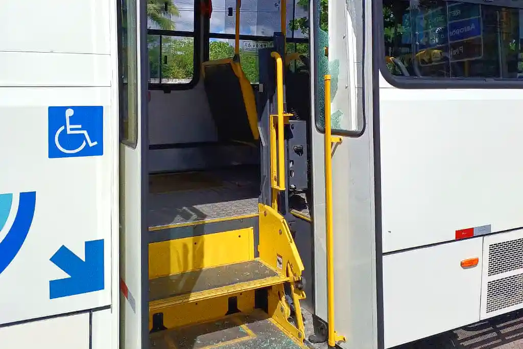 Casos de vandalismo em ônibus disparam em Aracaju