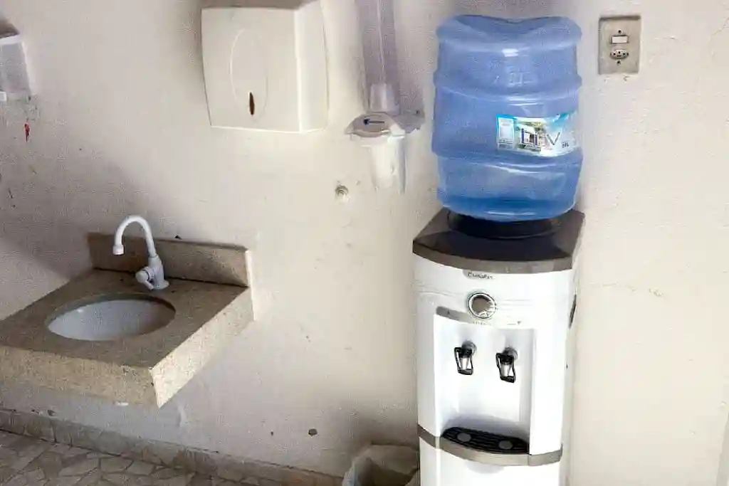 Fiscalização aponta falta de água, saneamento e estrutura em escolas de 13 municípios sergipanos