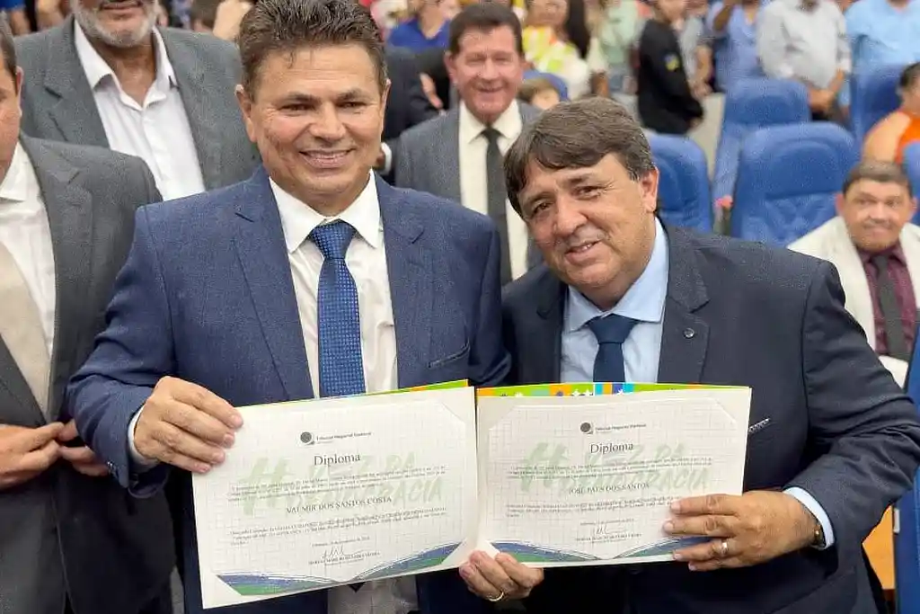 Valmir de Francisquinho (PL), e o vice-prefeito José Paes dos Santos (PL)