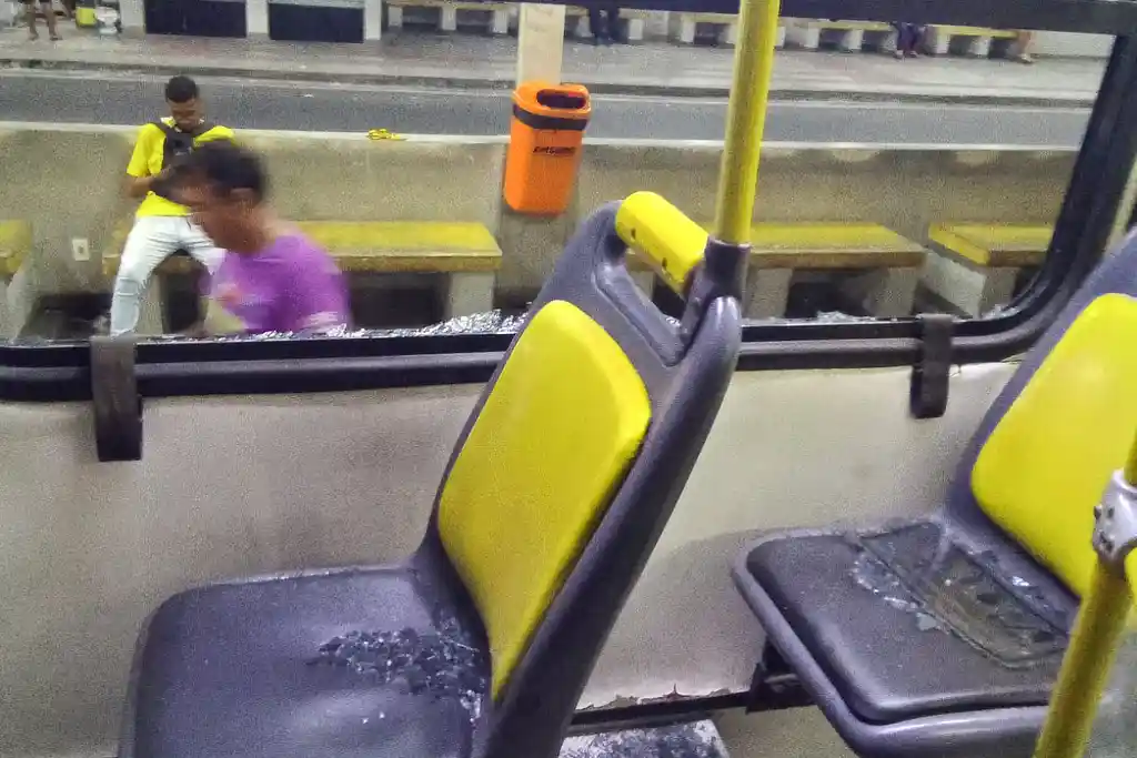 Casos de vandalismo em ônibus disparam em Aracaju