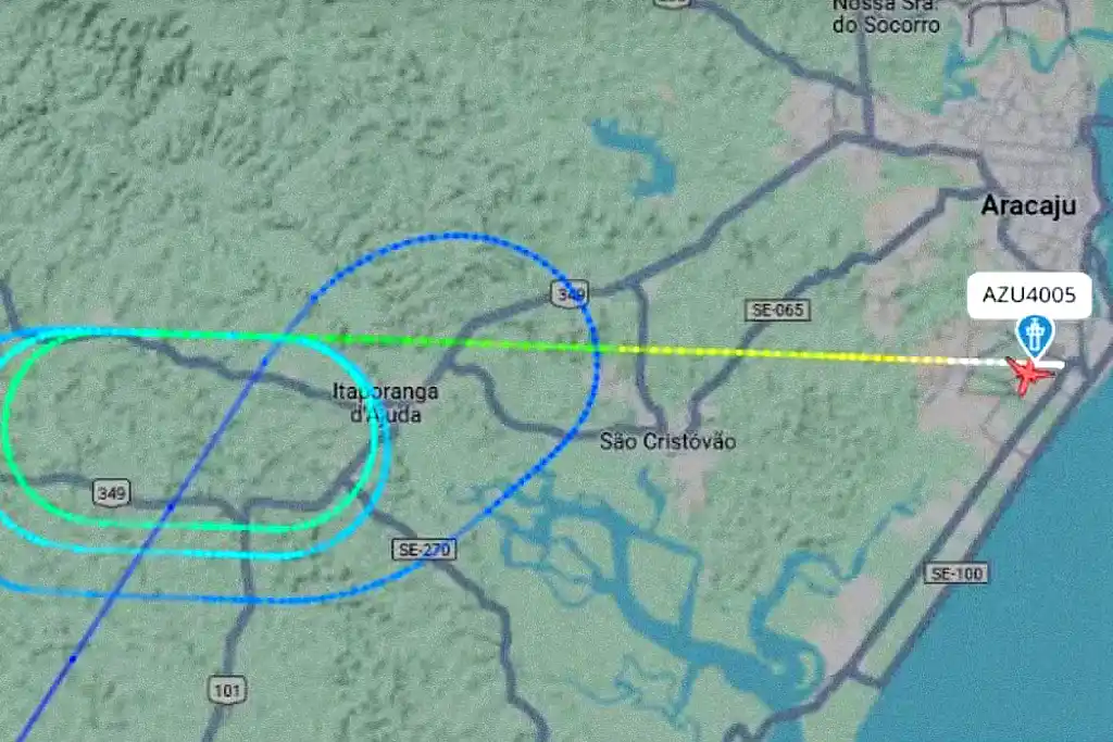 Mau tempo faz avião atrasar pouso em Aracaju