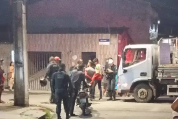 Acidente fatal entre moto e caminhão mata mulher em Aracaju