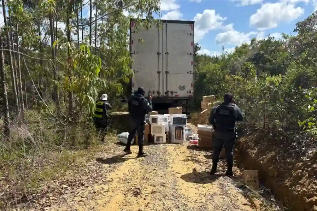 Polícia Militar resgata caminhoneiro refém em troca de tiros na divisa SE-BA