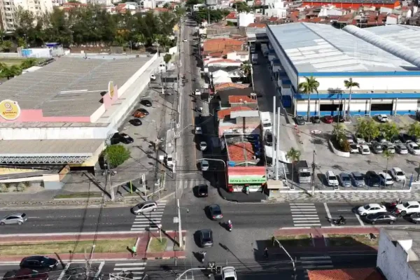 Avenida Acrísio Garcêz com Augusto Franco, em Aracaju