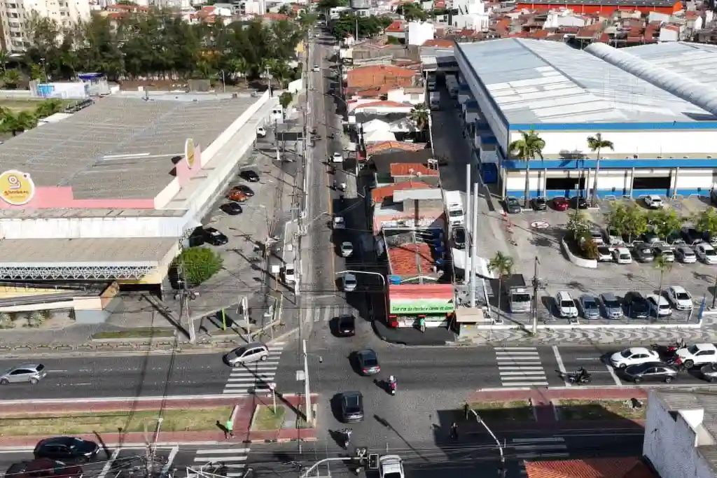 Avenida Acrísio Garcêz com Augusto Franco, em Aracaju