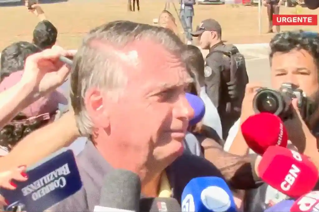 Jair Bolsonaro em coletiva após ser alvo de operação da PF
