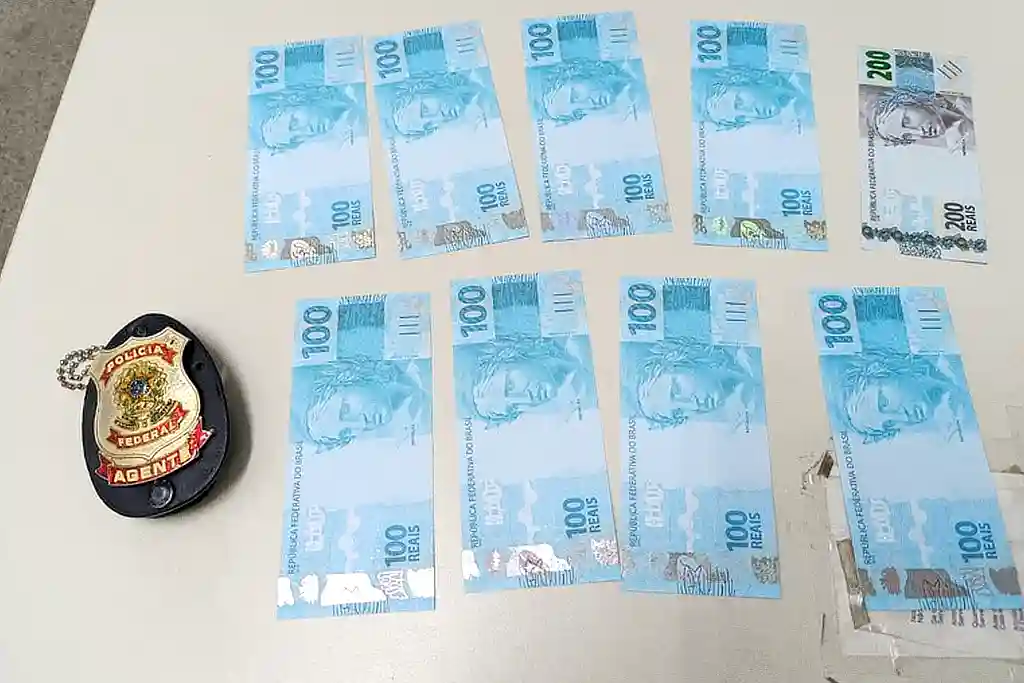 Notas de real falsificadas apreendidas pela PF em Aracaju
