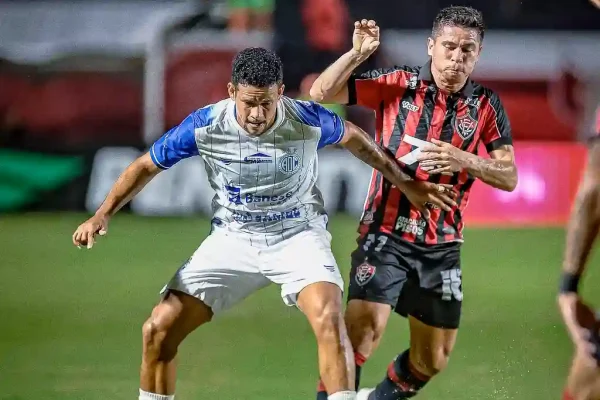 Confiança vence o Vitória no Barradão e avança à semifinal do Nordestão