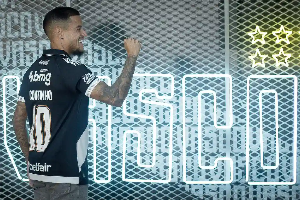 Vasco assina em definitivo com Coutinho