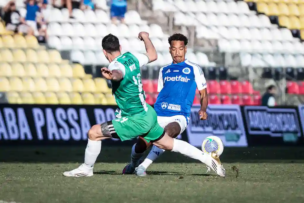 Cruzeiro vence time argentino antes da retomada do Brasileiro