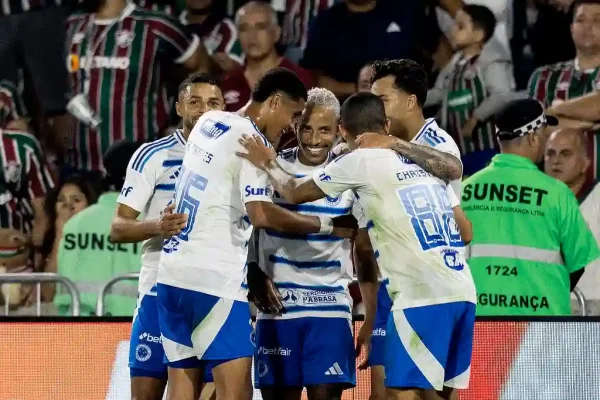 Cruzeiro vence o Fluminense dentro do Maracanã