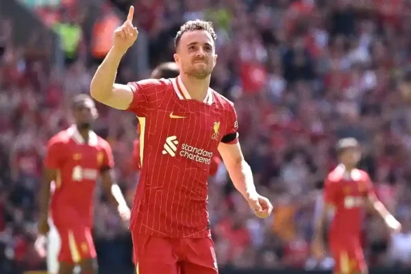 Jogador português, do Liverpool, morre com o irmão