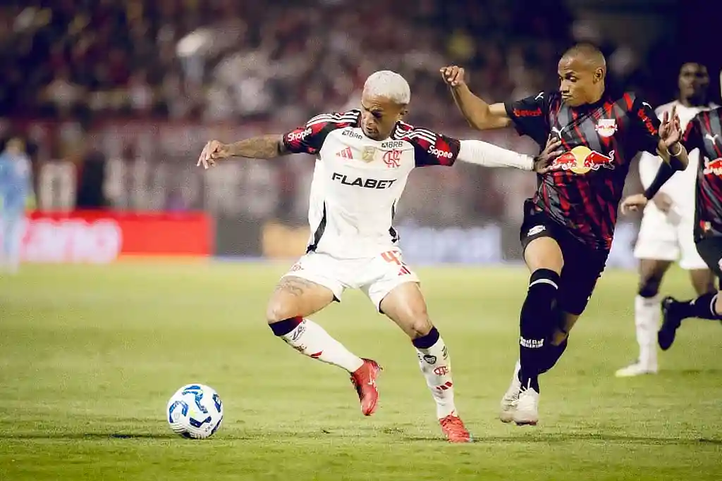 Flamengo vence o Bragantino de virada