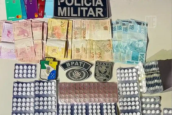 PM apreende 717 comprimidos de rebite e prende dupla em Umbaúba