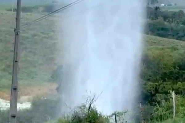 Adutora do Semiárido rompe e deixa Alto Sertão sergipano sem água