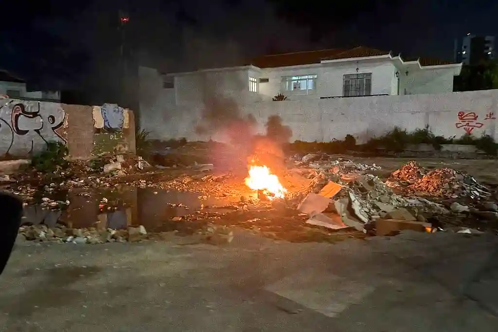 Terreno abandonado no Bairro São José, em Aracaju
