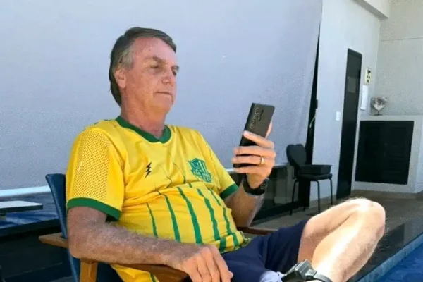 Jair Bolsonaro em prisão domiciliar