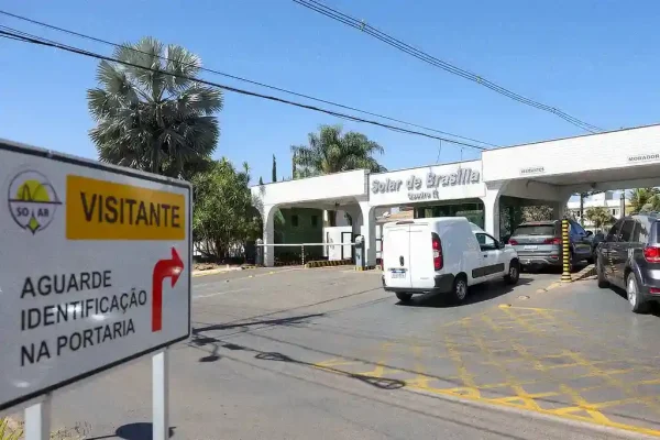 Fachada de condomínio em Brasília onde mora o ex-presidente Bolsonaro