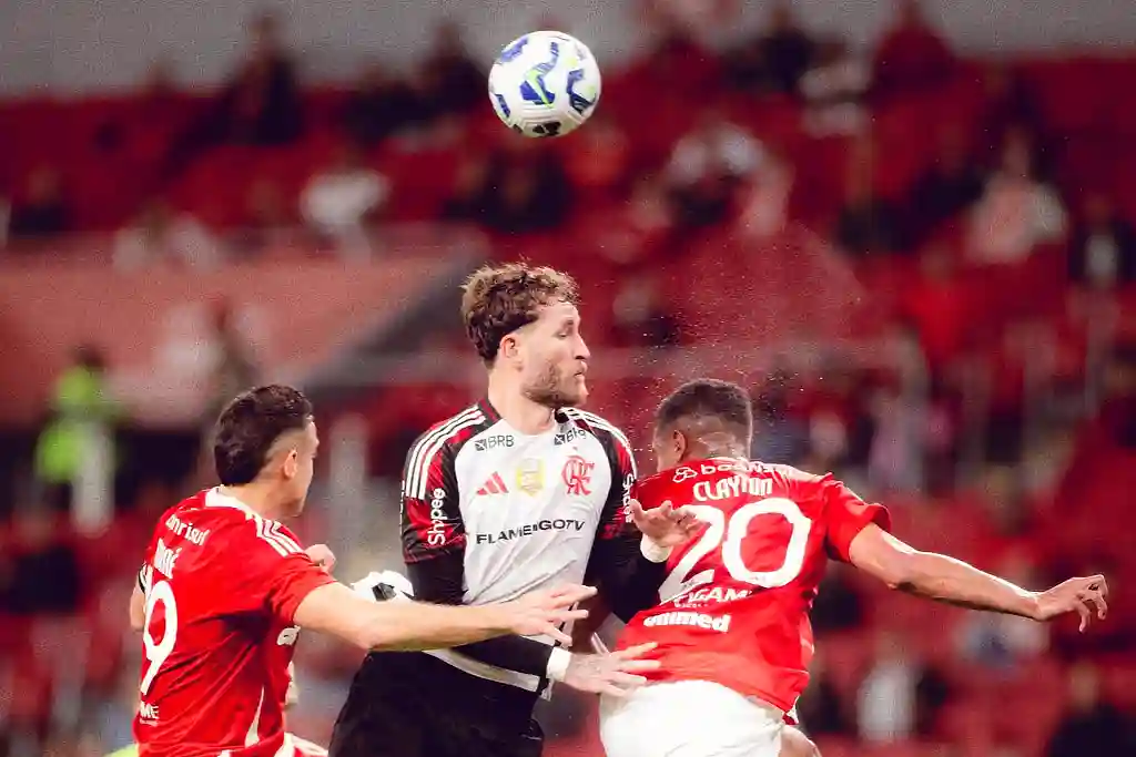 Flamengo bate Internacional no Brasileirão 2025
