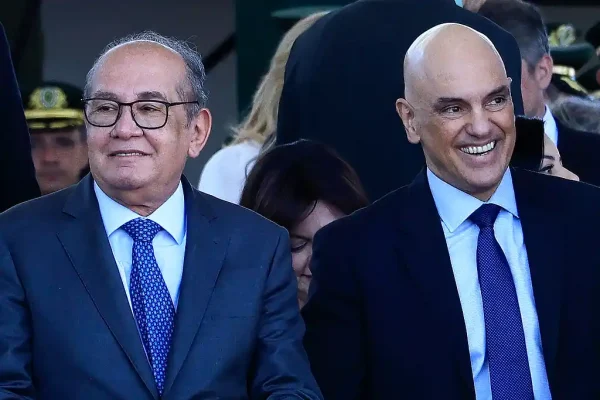 Ministro Gilmar Mendes e Ministro Alexandre de Moraes participam da cerimônia do Dia do Soldado no Quartel General do Exército - 22/08/2024