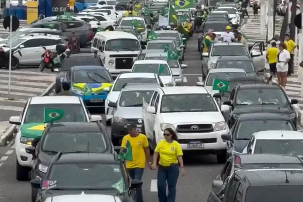 Manifestação pró-Bolsonaro leva carreata às ruas de Aracaju