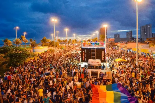 Parada LGBT+ na Orla de Atalaia, em Aracaju