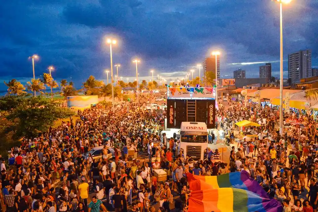 Parada LGBT+ na Orla de Atalaia, em Aracaju